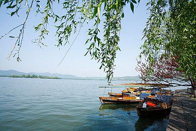 《寂静岭f》新视频 女主面对诡异少女稻草人